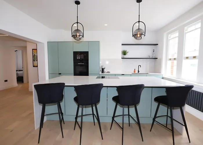 Newly Refurbished W/ River Views