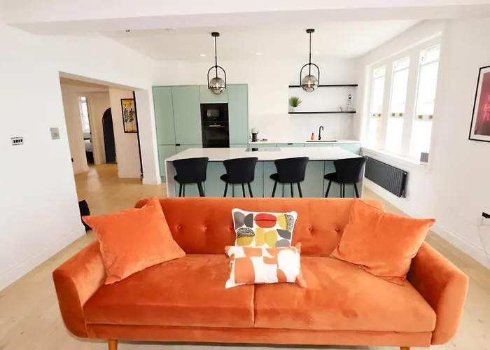 Newly Refurbished W/ River Views