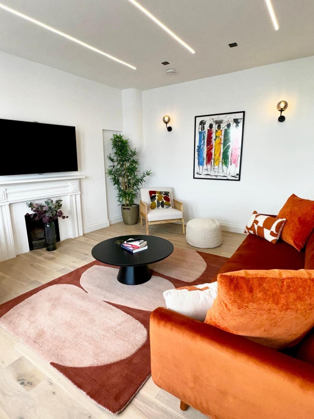Apartment Newly Refurbished W/ River Views *