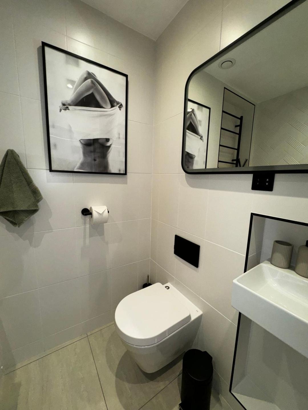 Newly Refurbished W/ River Views London
