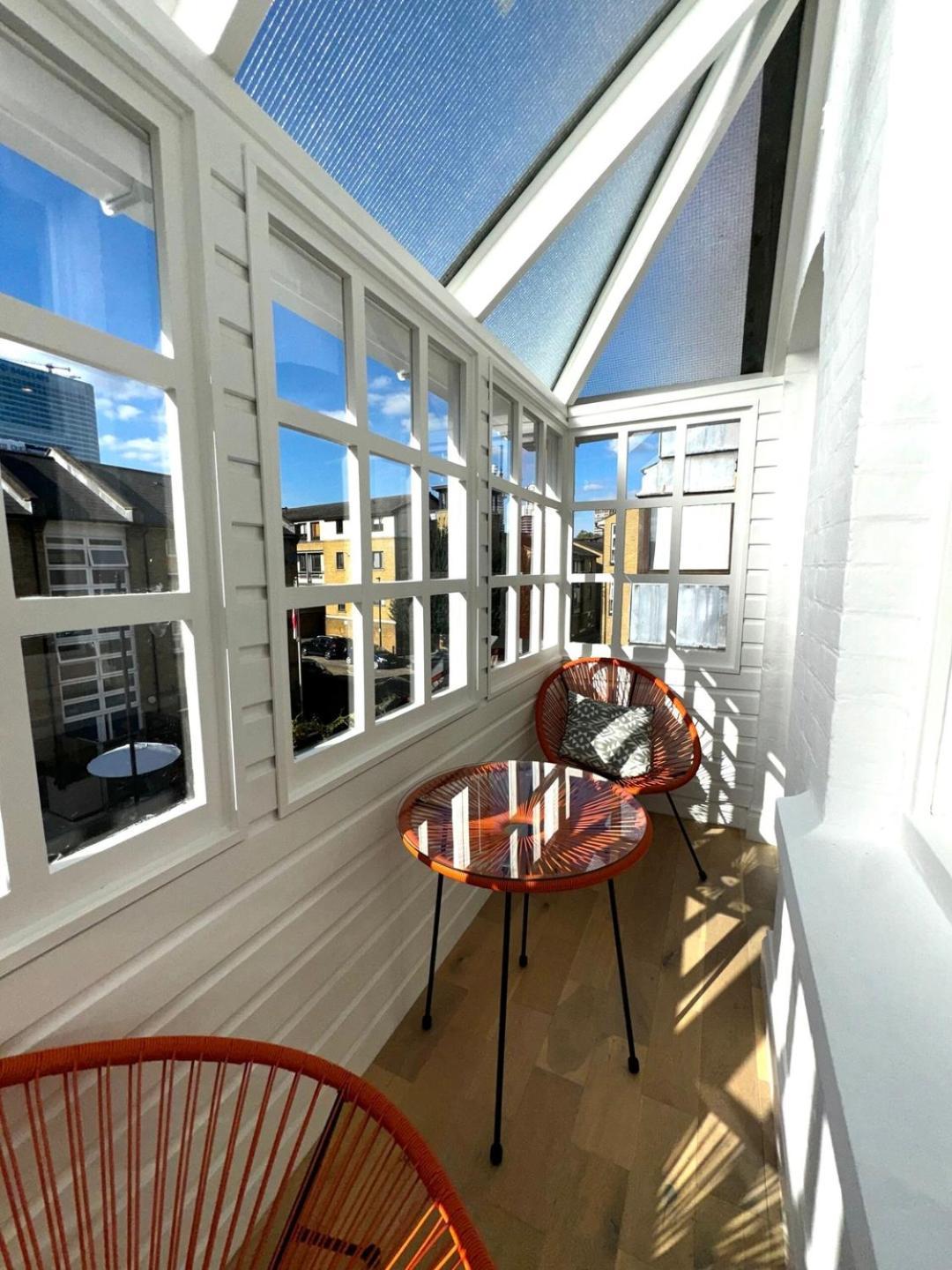 Newly Refurbished W/ River Views Apartment *