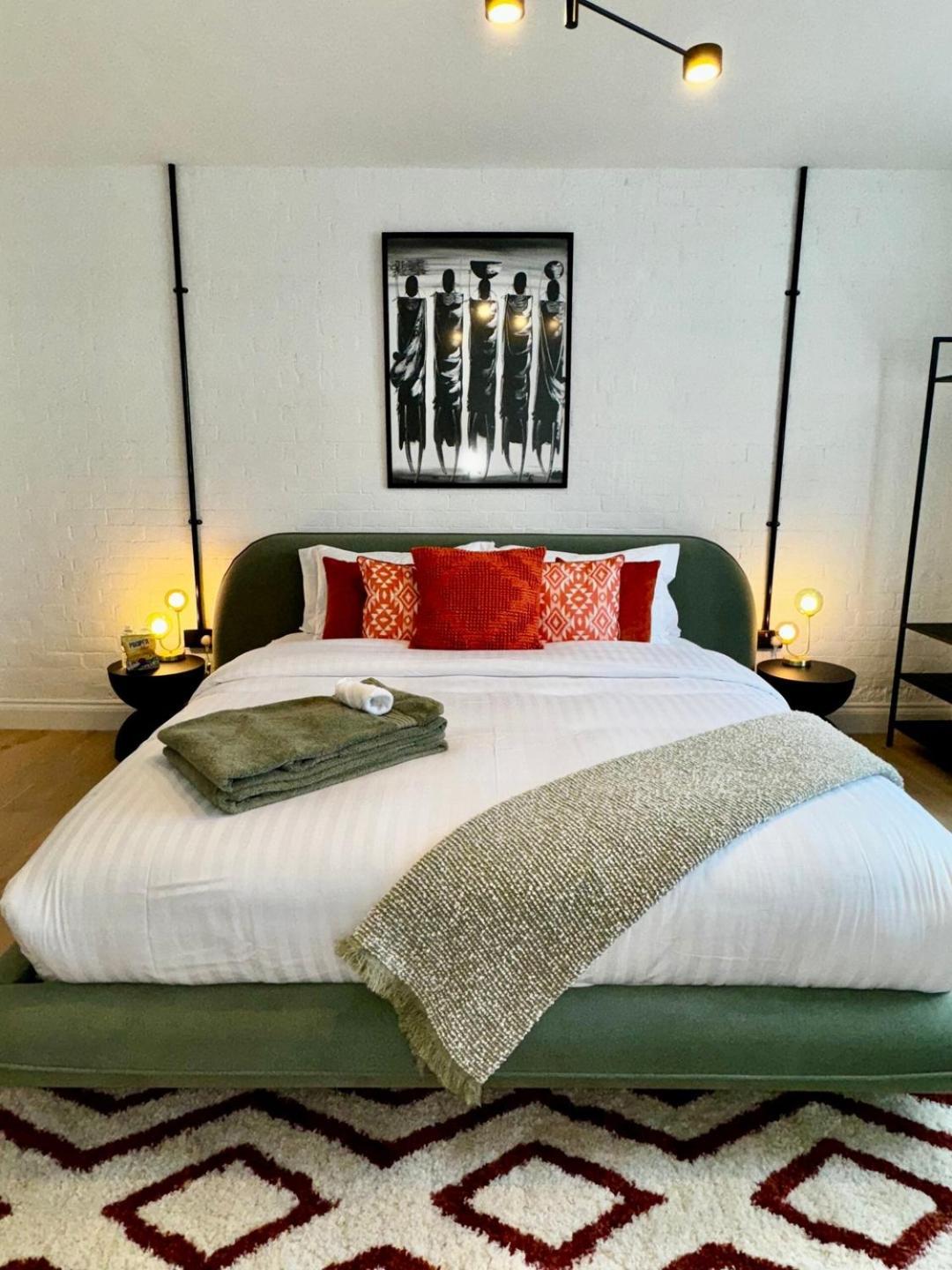 Apartment Newly Refurbished W/ River Views *