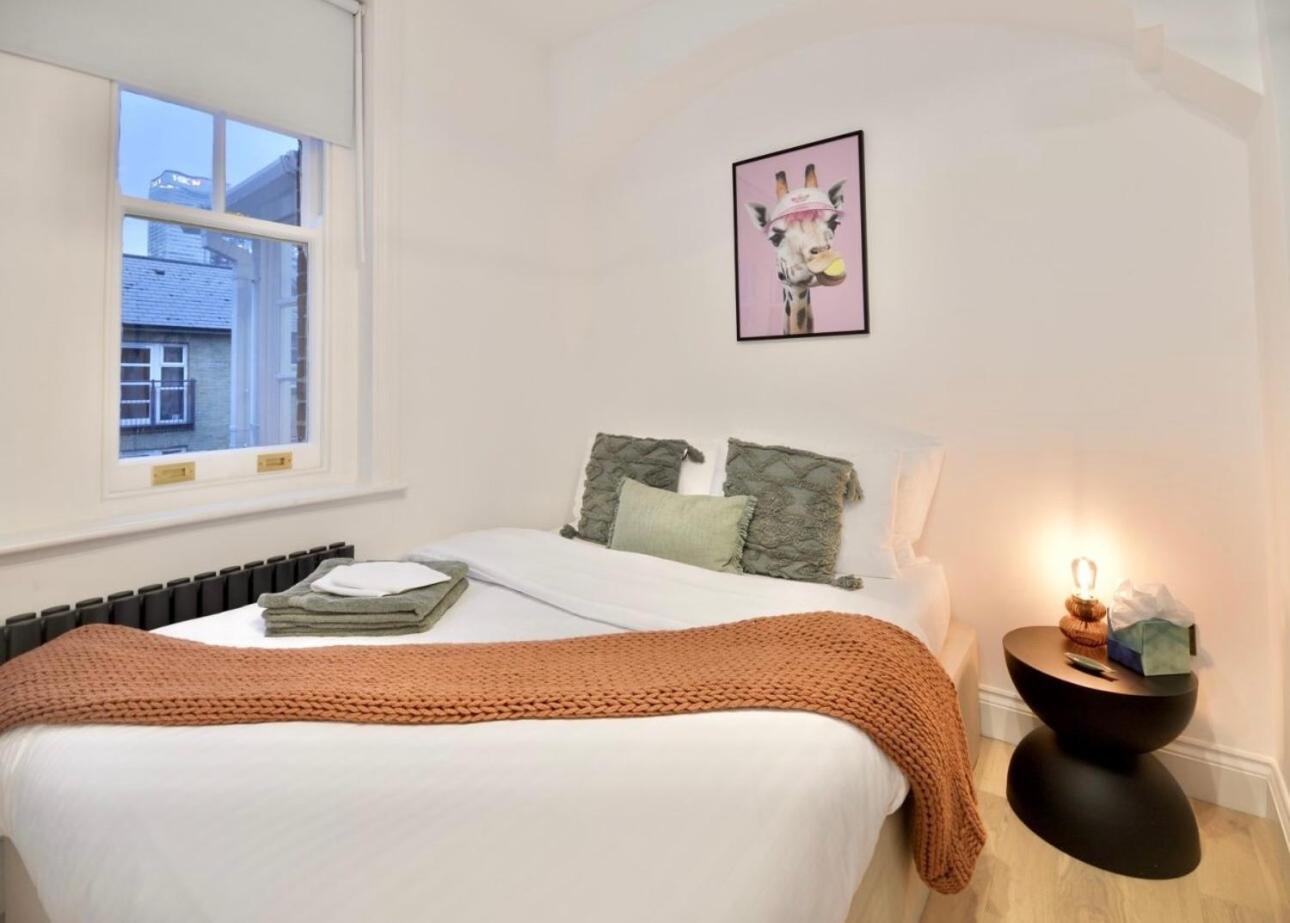 Newly Refurbished W/ River Views *