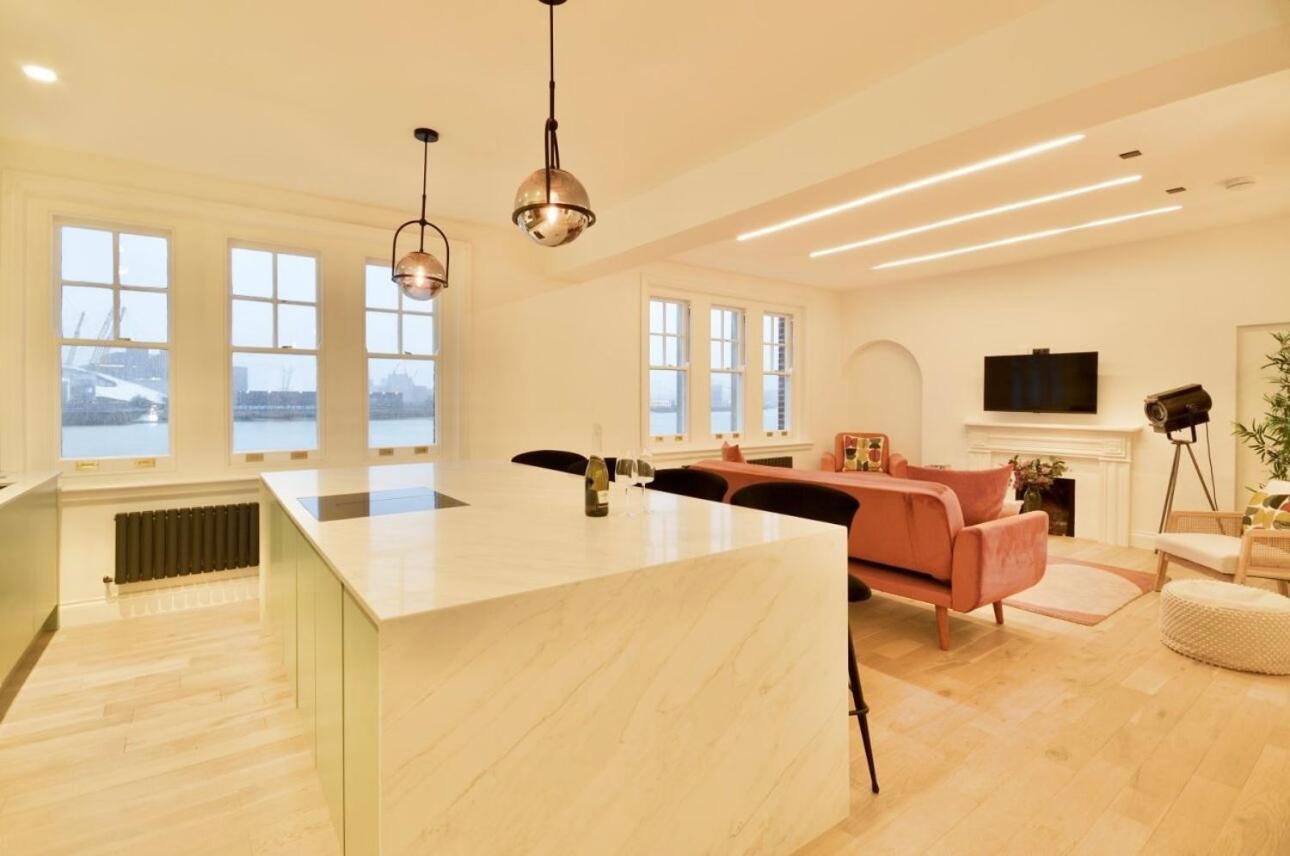 Newly Refurbished W/ River Views Apartment *