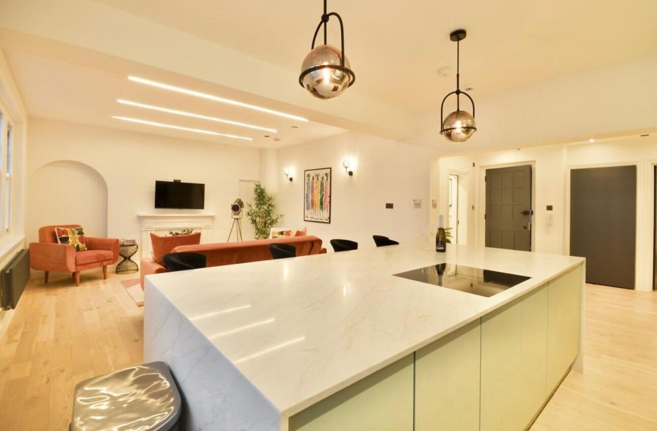 Apartment Newly Refurbished W/ River Views