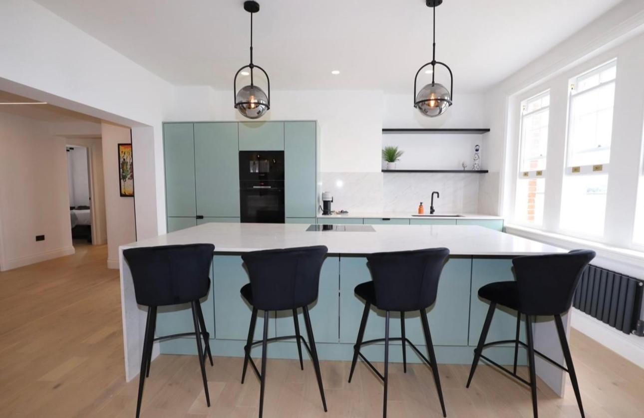 Apartment Newly Refurbished W/ River Views *