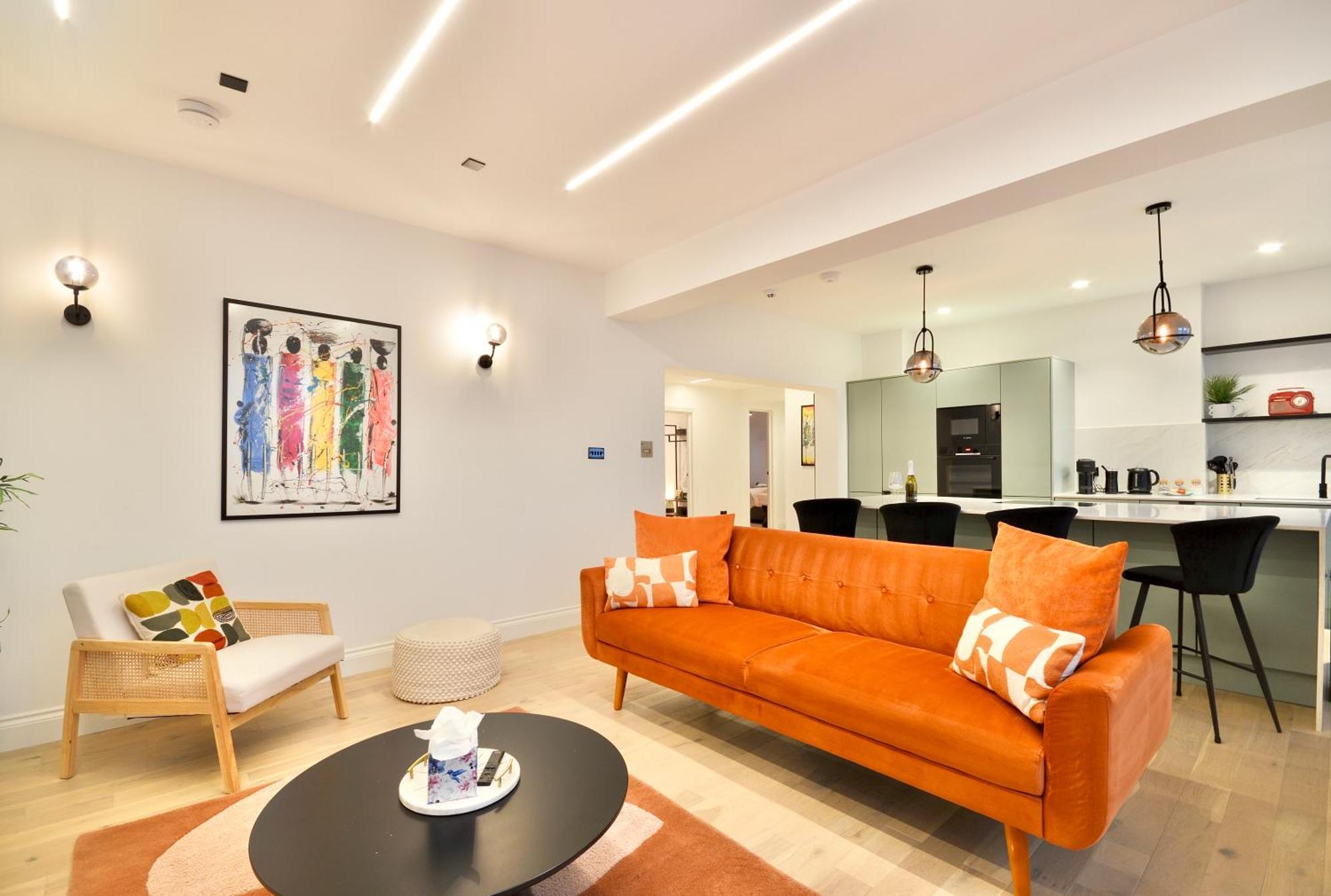 Apartment Newly Refurbished W/ River Views *