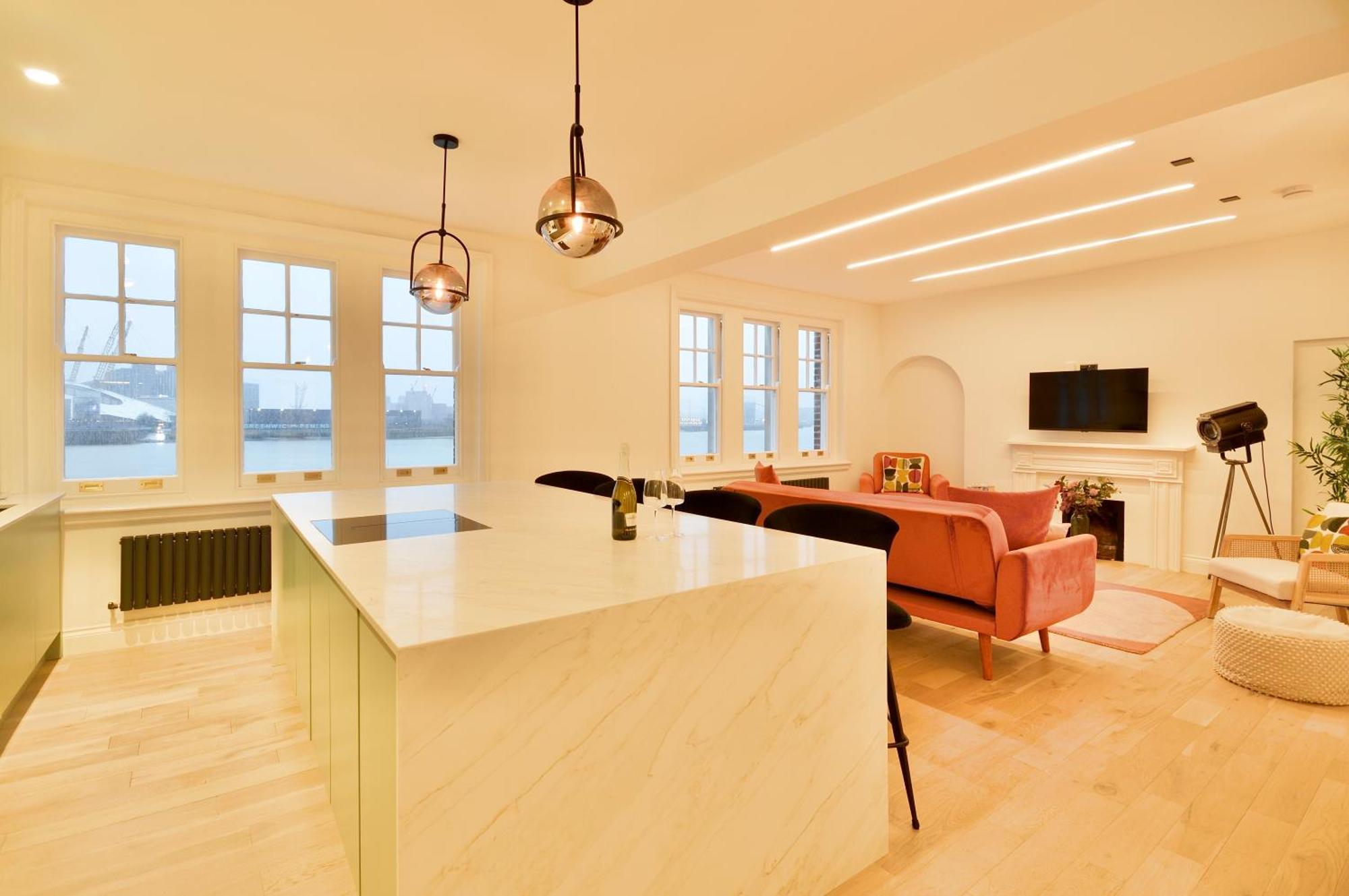 Newly Refurbished W/ River Views London