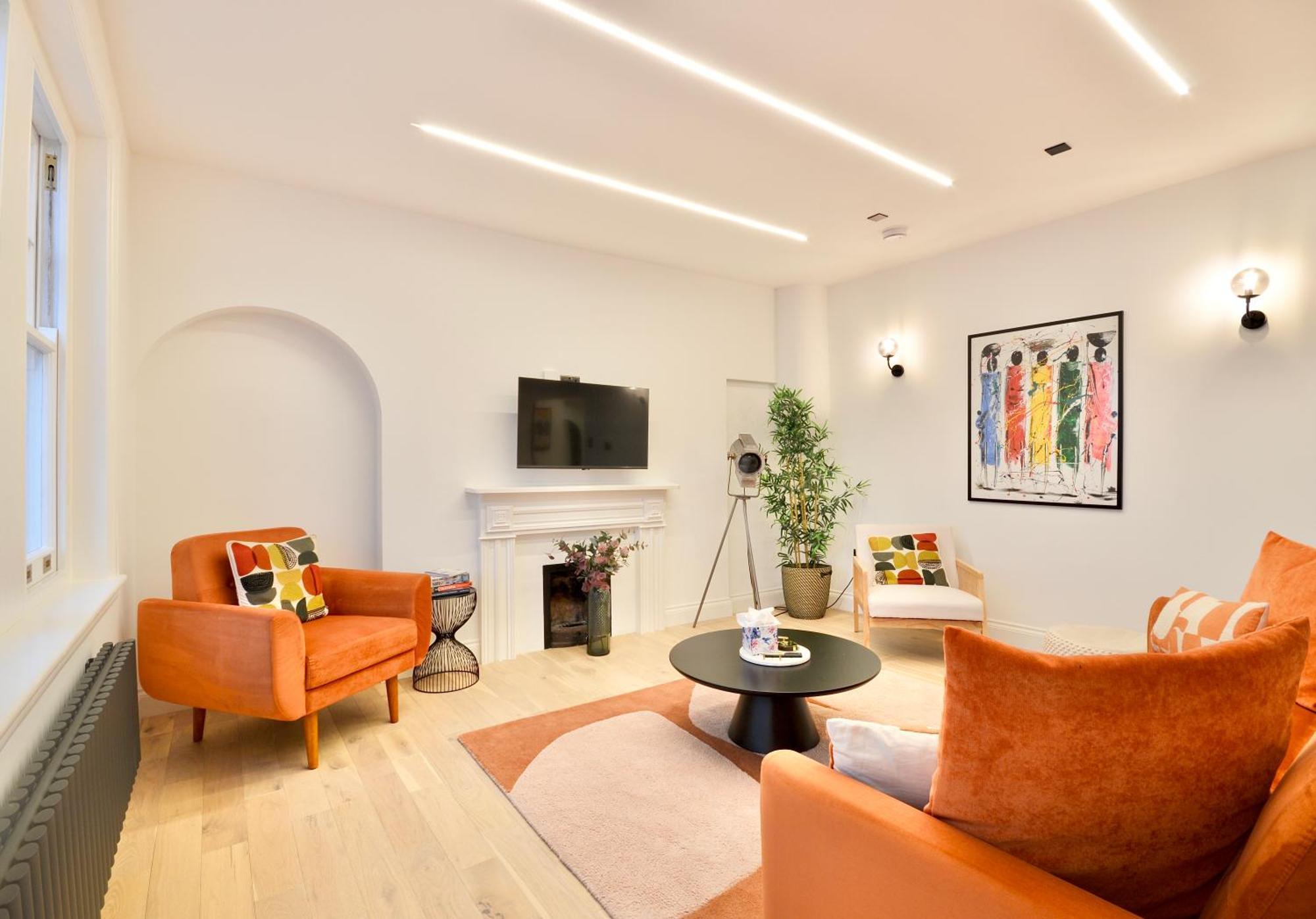 Newly Refurbished W/ River Views London