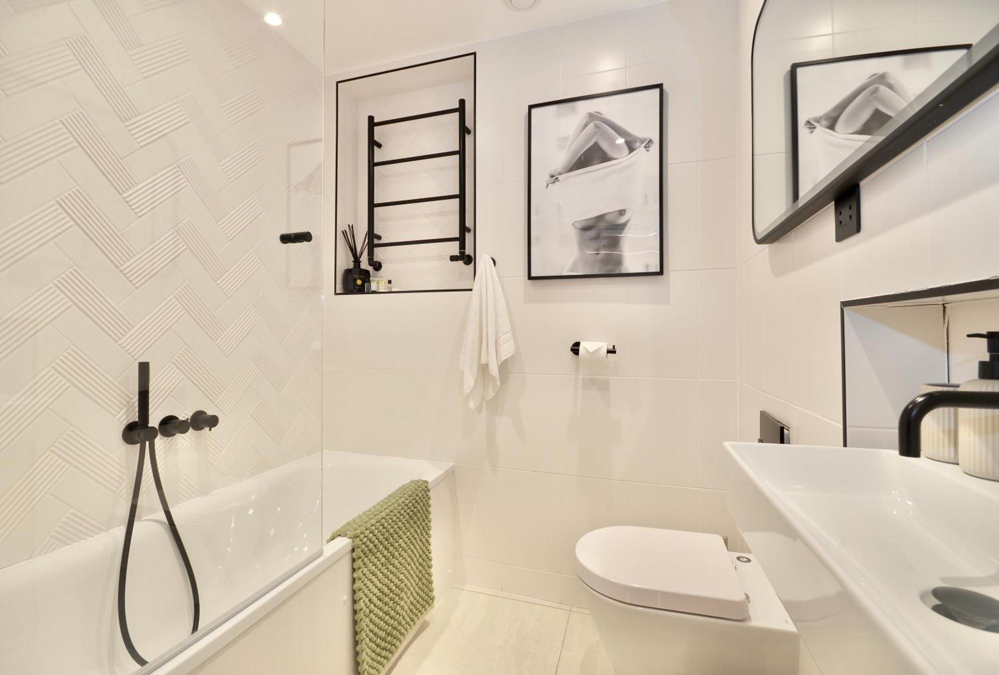Newly Refurbished W/ River Views