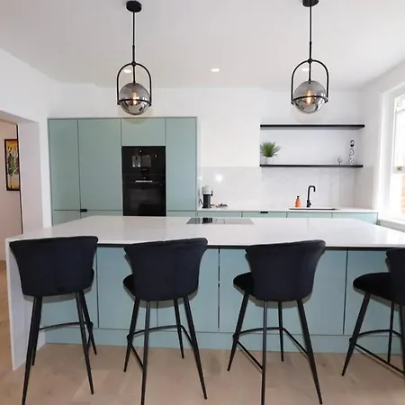Newly Refurbished W/ River Views London Exterior photo