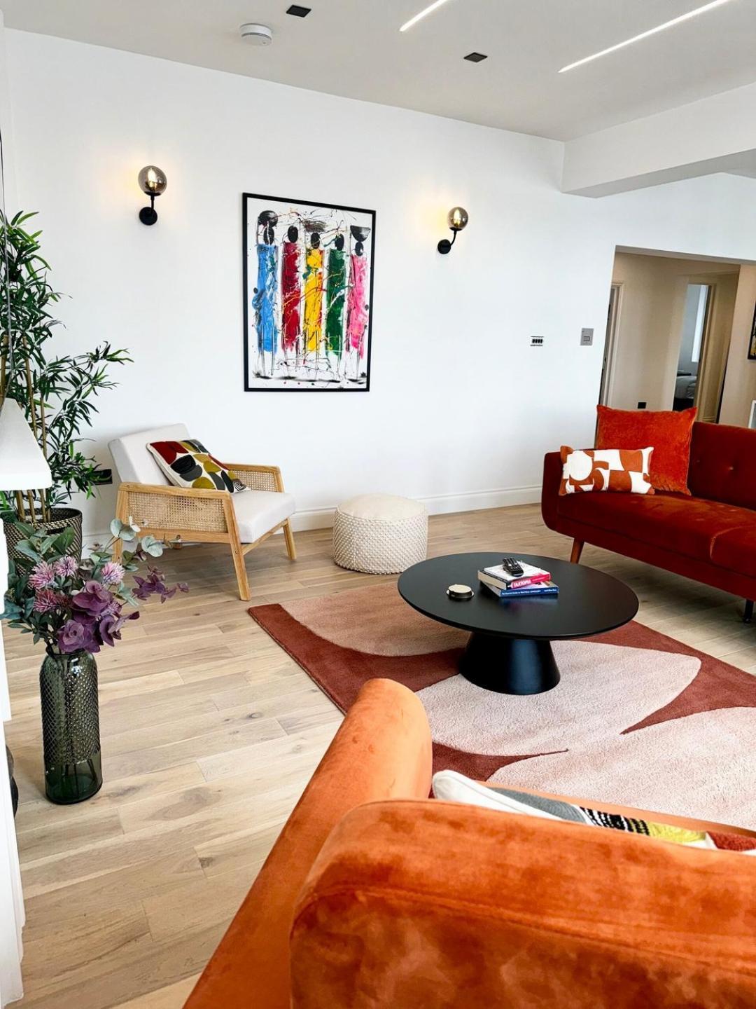 Newly Refurbished W/ River Views Apartment London