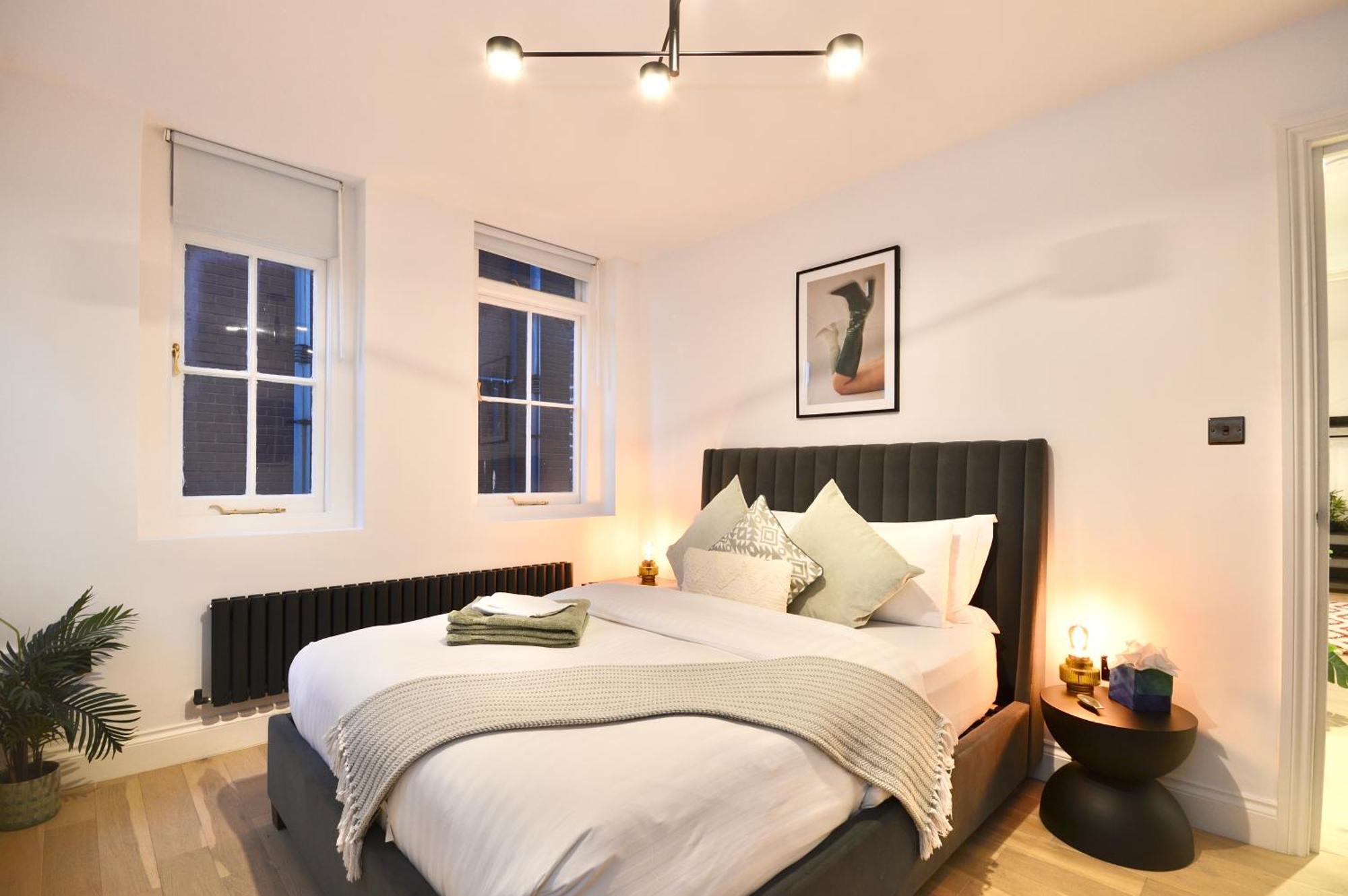 Newly Refurbished W/ River Views Apartment