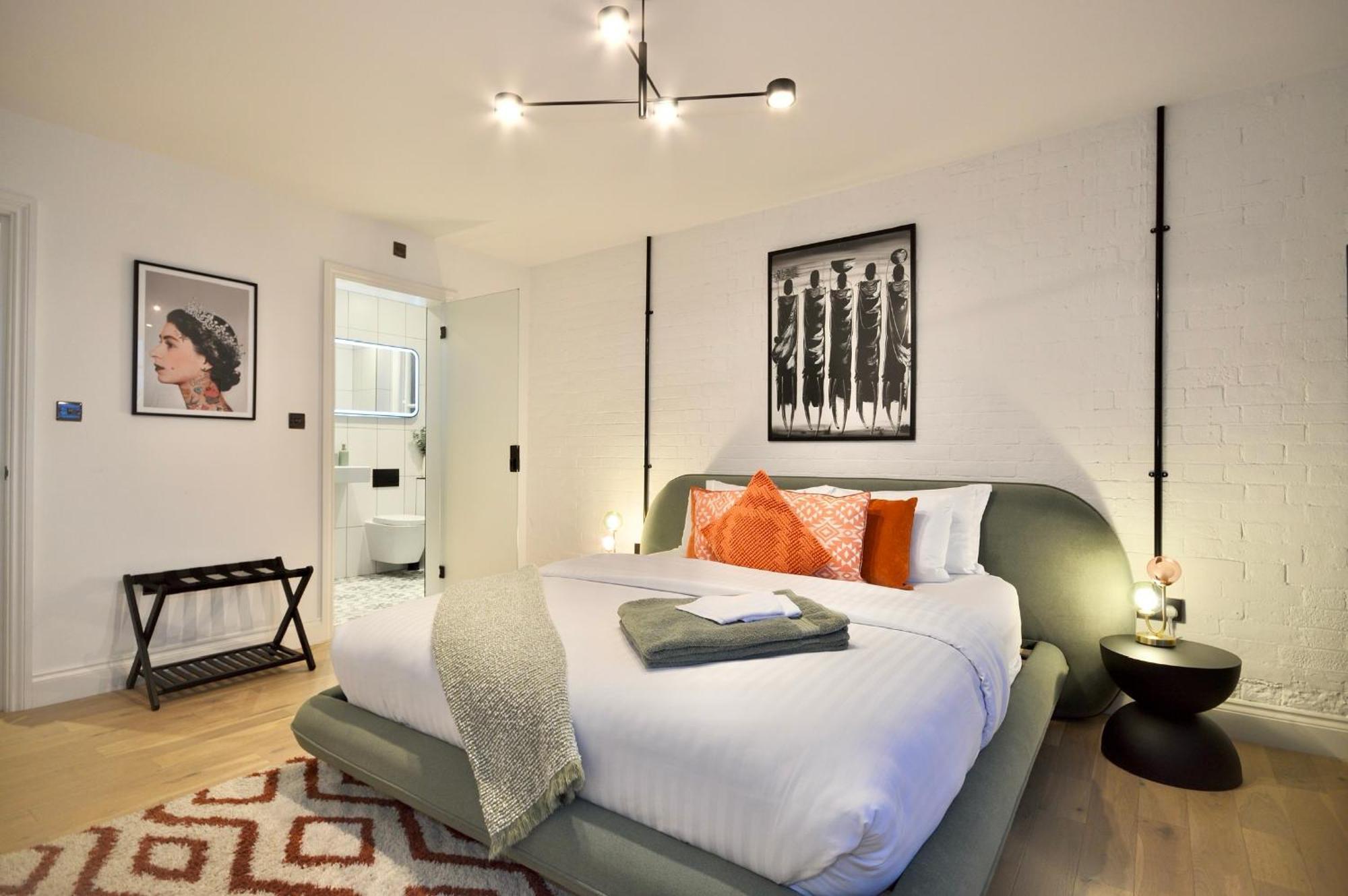 Newly Refurbished W/ River Views Apartment *